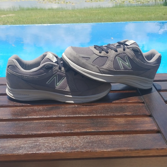new balance 877 walking shoe